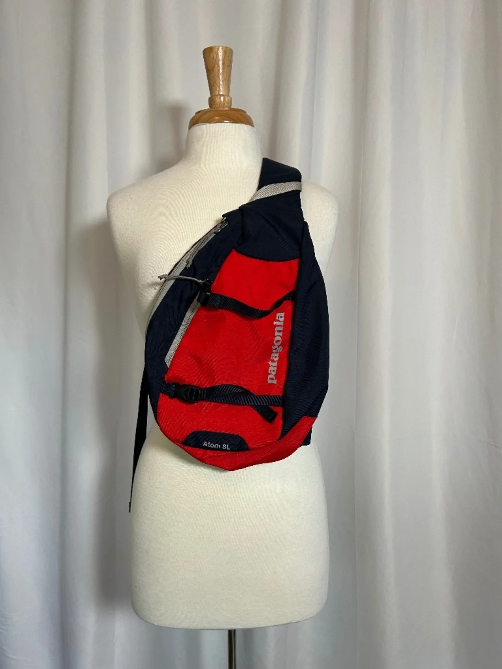 patagonia red nylon tote backpack Black Hole 25L The Terravia Tote Pack 24L is a versatile and lightweight bag Patagonia Ultralight blackhole 27L tote